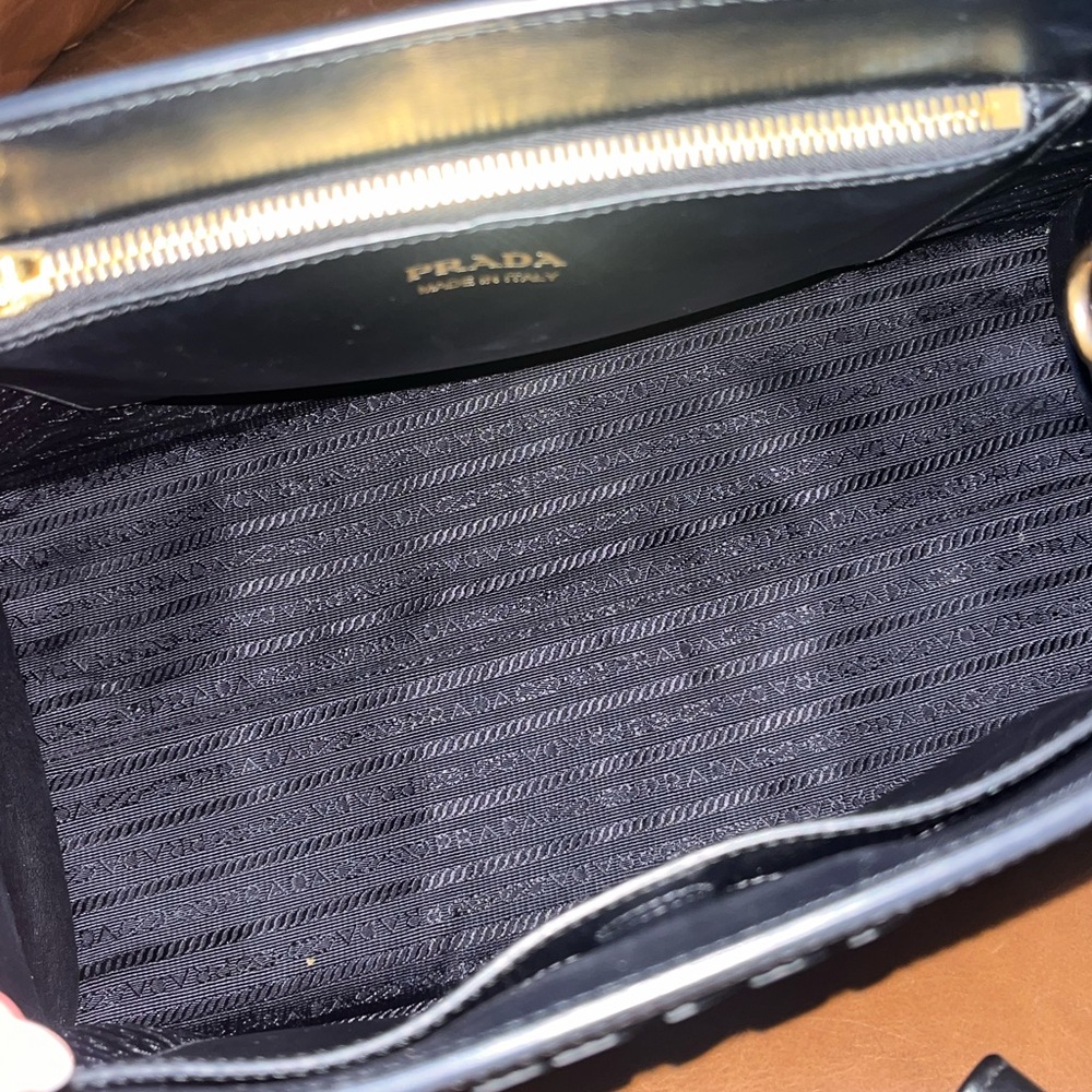 Medium Saffiano leather Prada
Monochrome bag - Picture 7 of 12